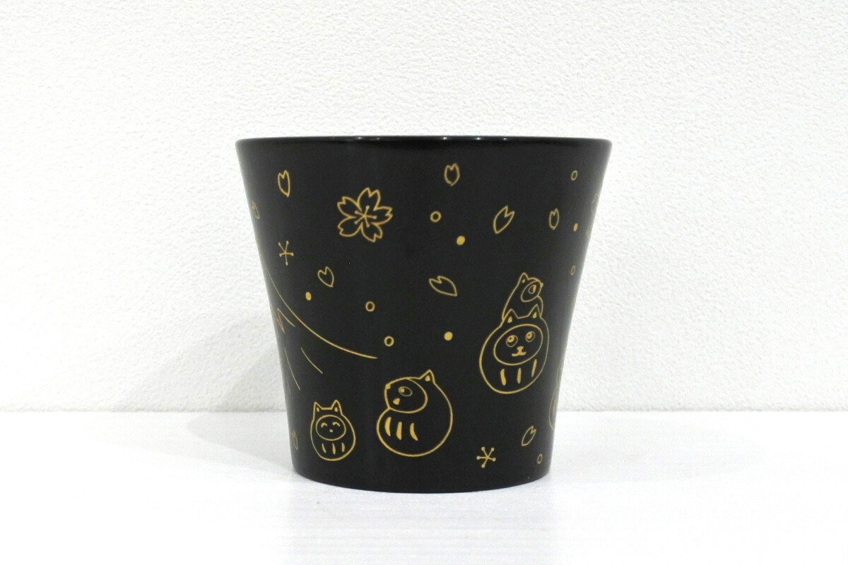 越前漆器カップ「富士山とねこだるま」　黒　（桐箱付き）の画像